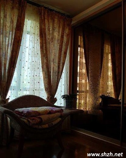 名族風客廳窗簾色彩