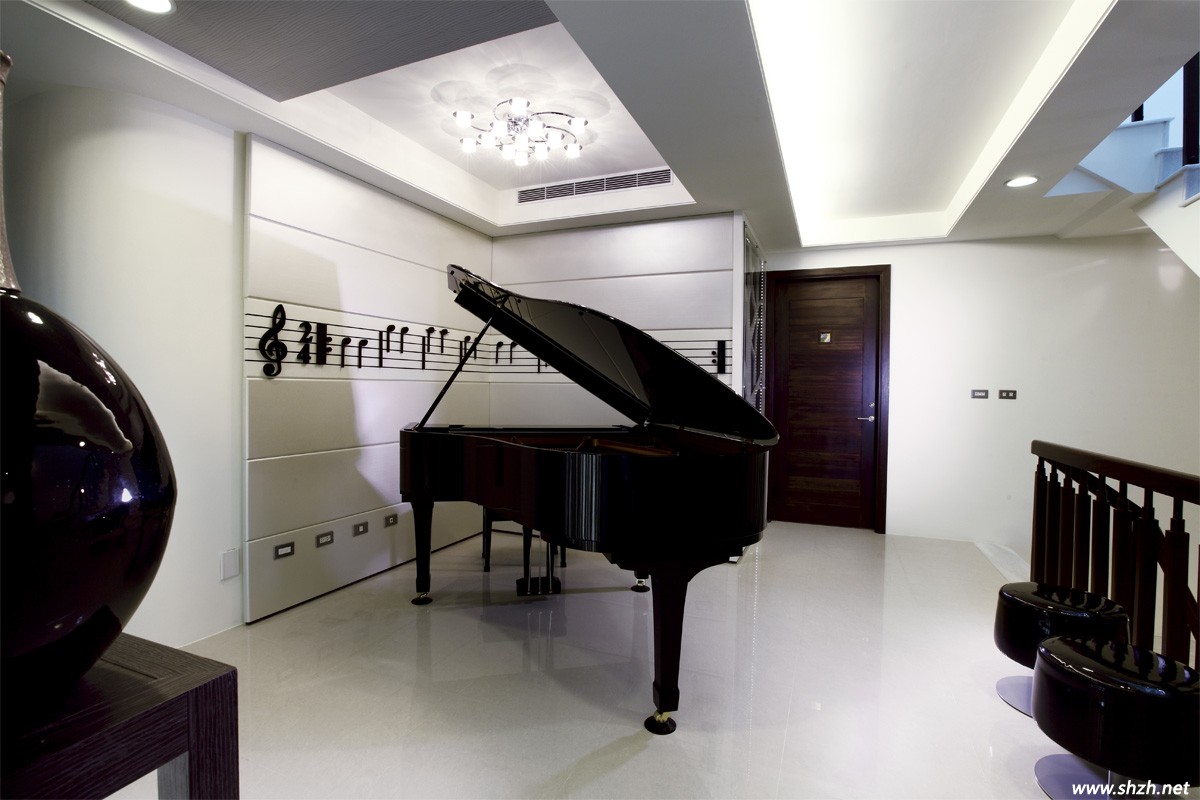 現(xiàn)代都市風別墅走廊