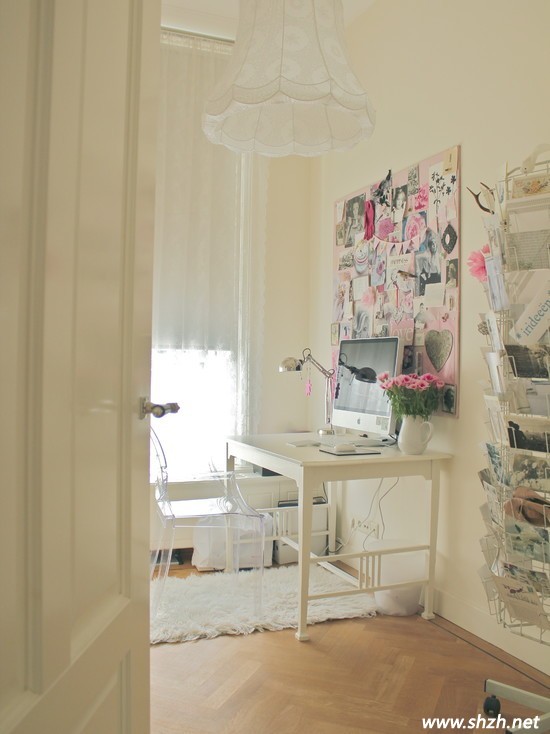 現(xiàn)代簡(jiǎn)約的書(shū)房設(shè)計(jì)