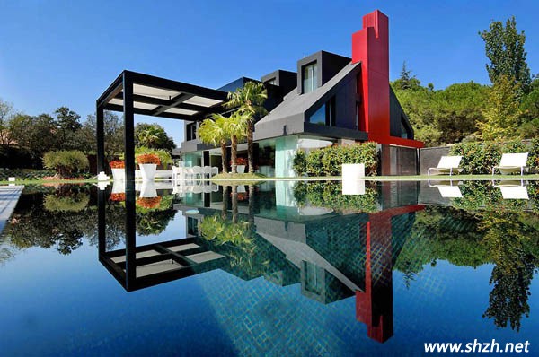 西班牙風(fēng)情別墅游泳池裝修