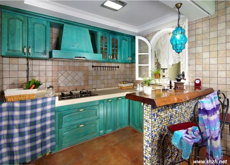 地中?；榉繌N房裝修