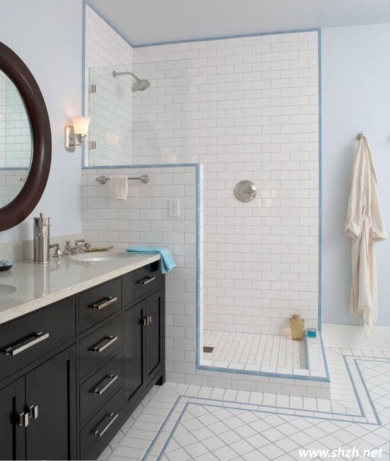 藍白瓷磚衛(wèi)生間